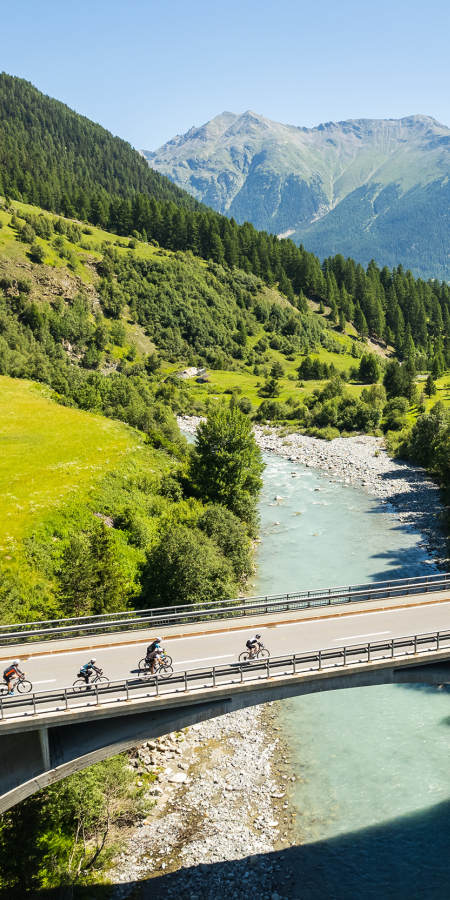 Über dem Inn beim Engadin Radmarathon.