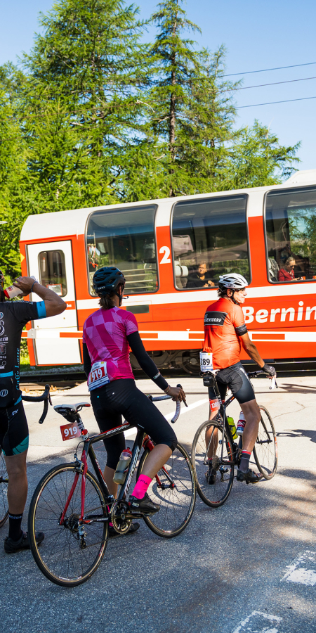 Achtung Vorfahrt! Kurze «Pause» vor dem Bernina Express.